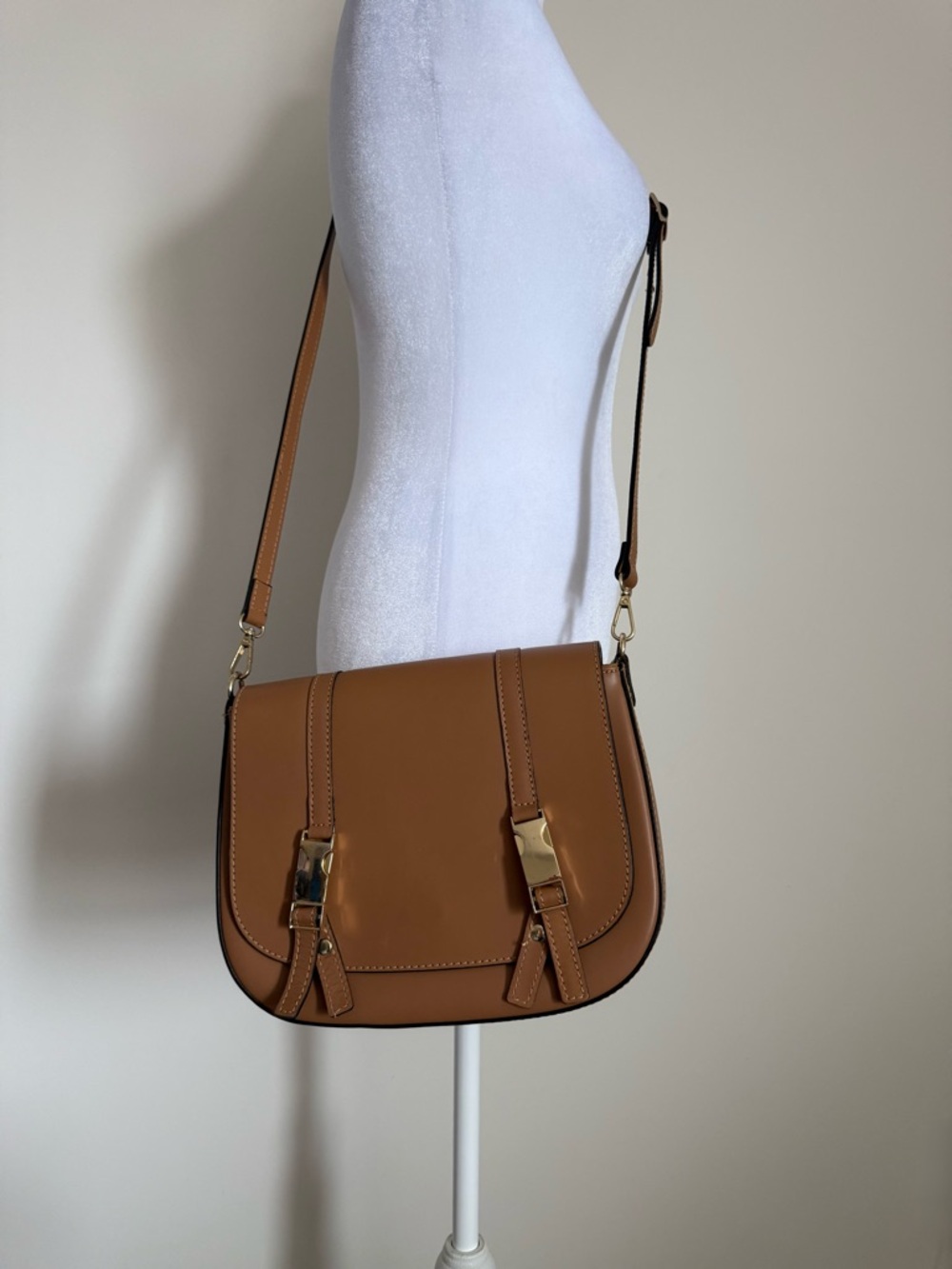 Classic Tan Saddle Crossbody  Saddle Bag -  Everyday Style EUC
